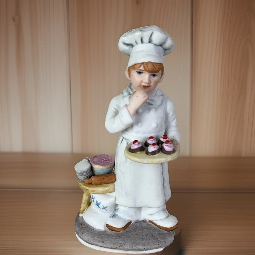McClellands THE BAKER Porcelain Figurine Exclusive Edition Made In Japan RECO